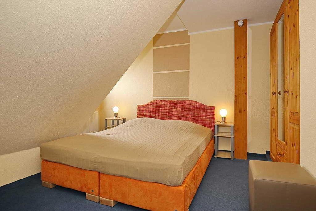 Am Leuchtturm Mit Meerbl *
