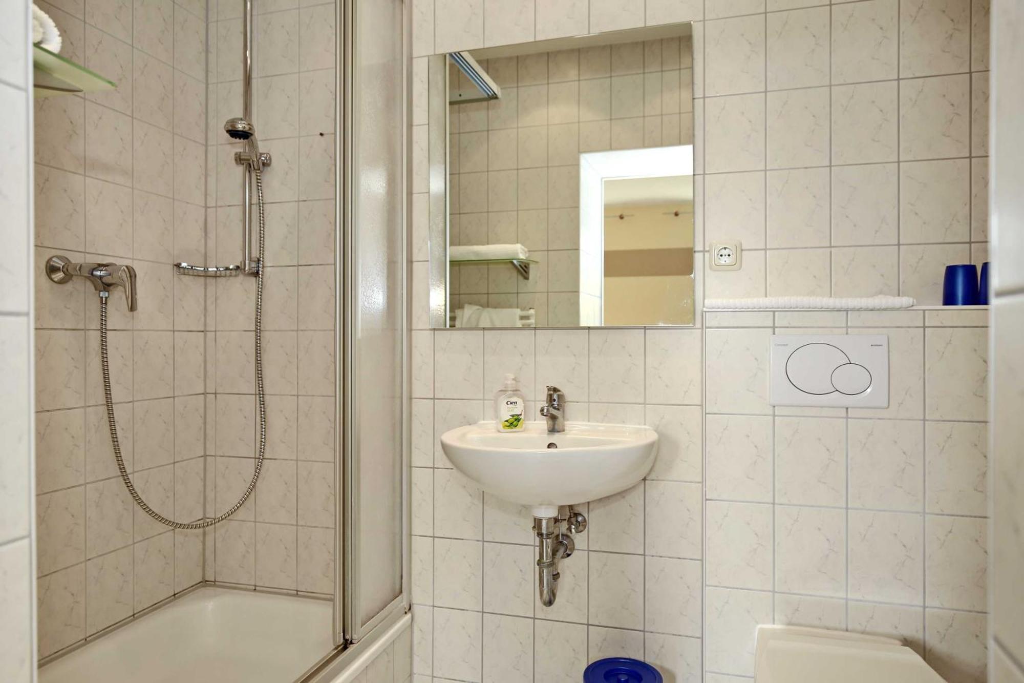 Apartment Am Leuchtturm Mit Meerbl *